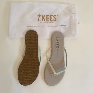 New w/tag TKEES Mixed Palette Collection sandal